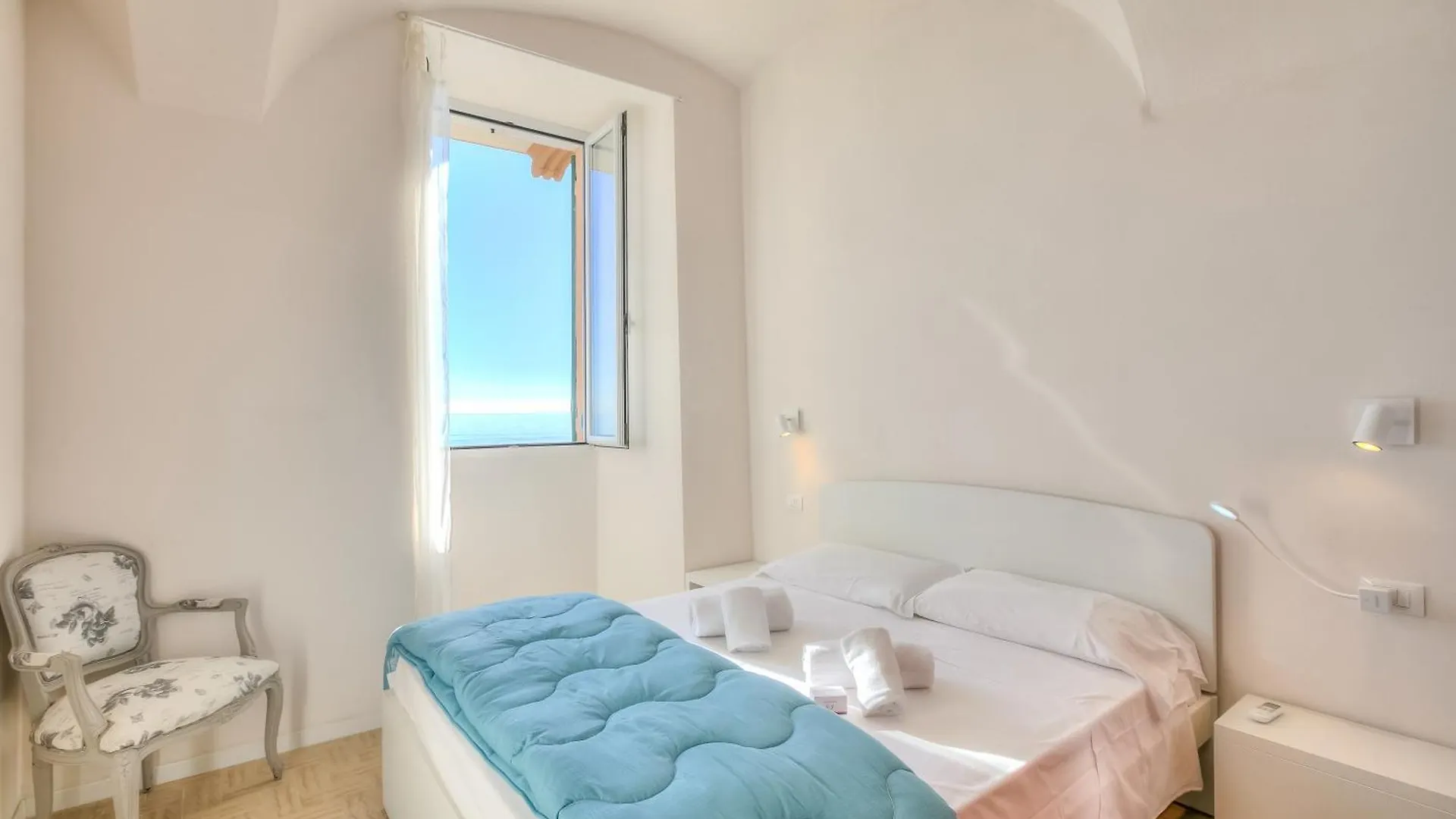 La Casa Sulla Spiaggia - On The Beach- Happy Rentals Alassio 0*,  Italia