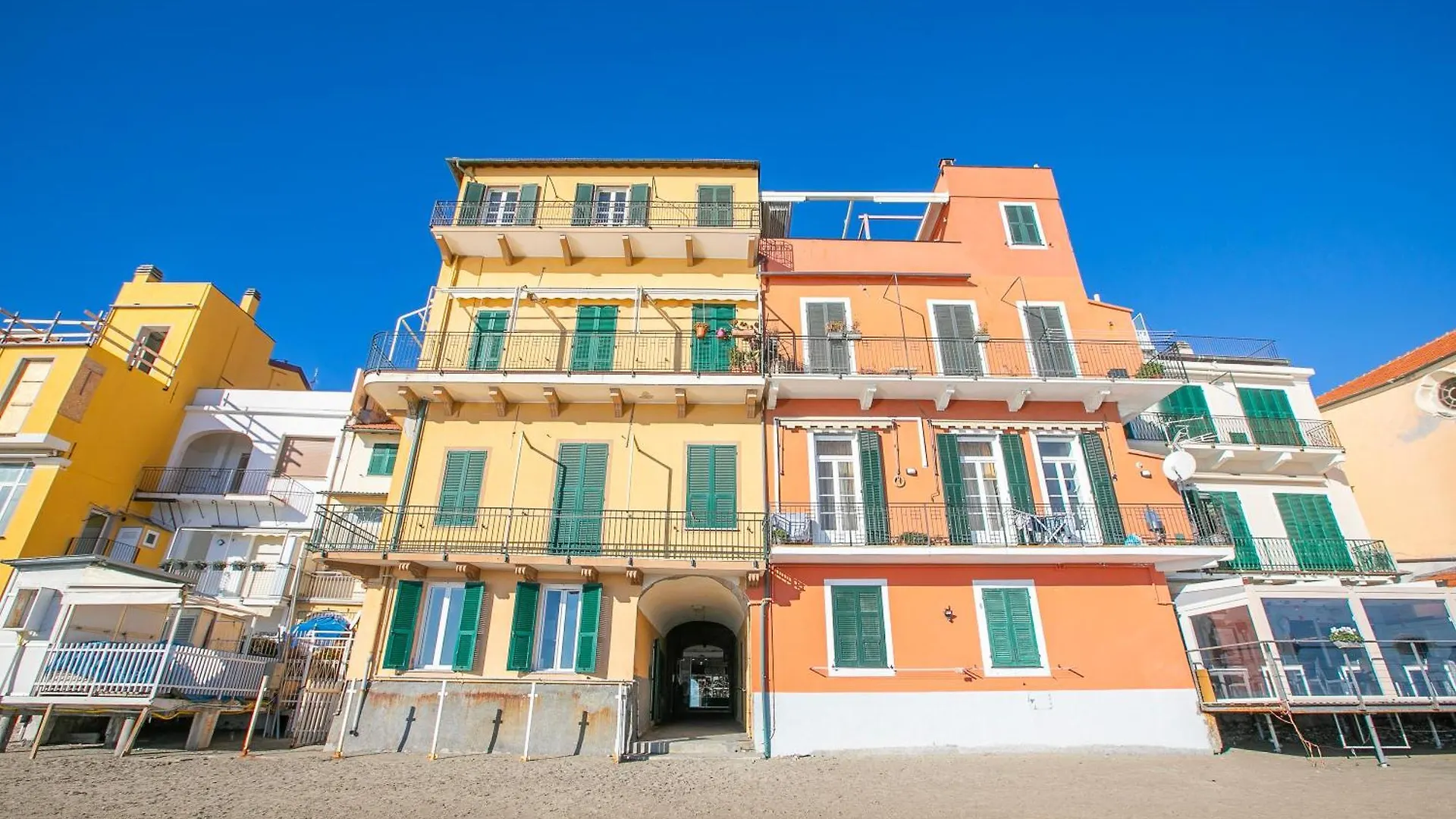 Apartment La Casa Sulla Spiaggia - On The Beach- Happy Rentals Alassio Italy