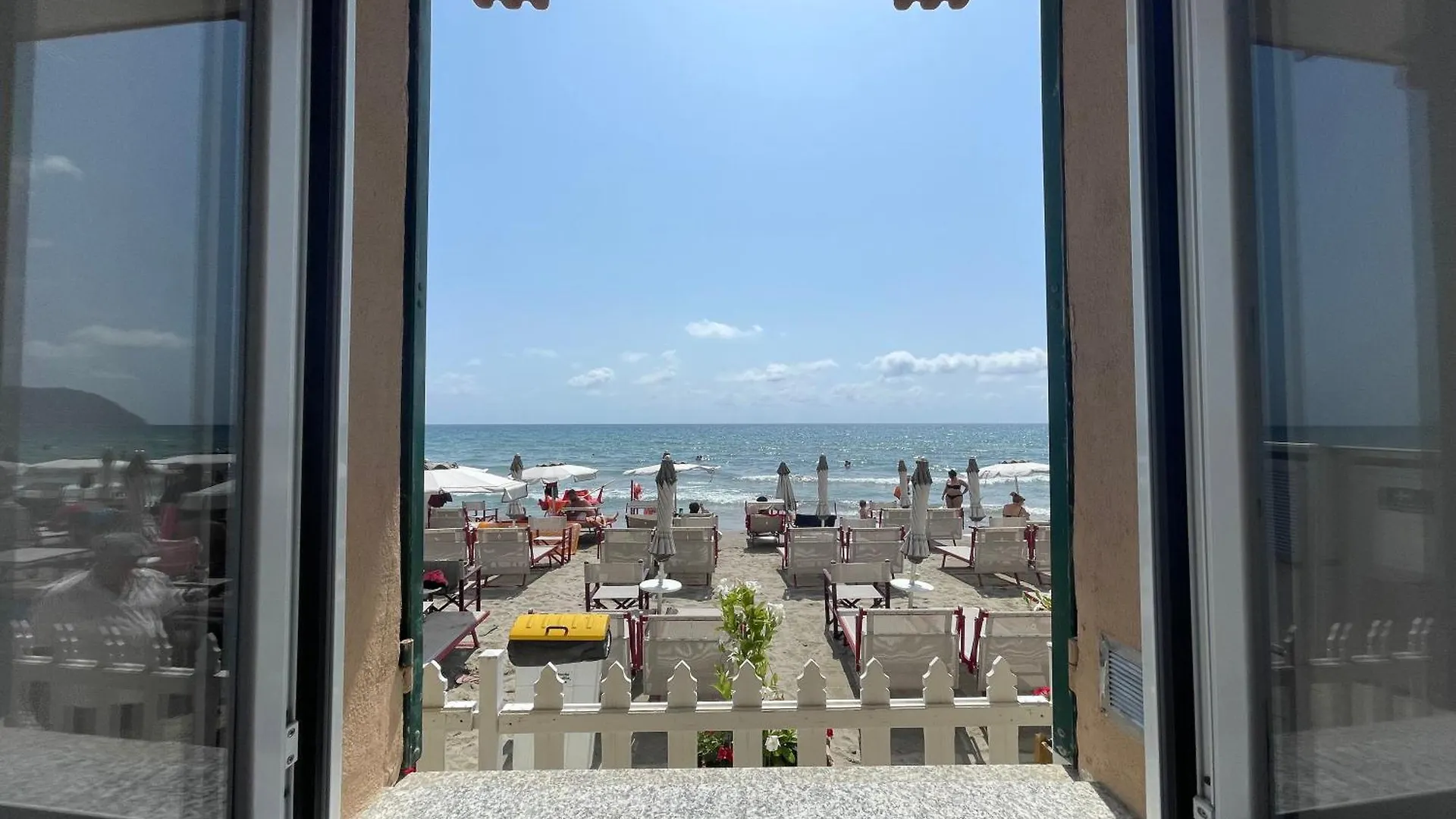 Апартаменты La Casa Sulla Spiaggia - On The Beach- Happy Rentals Алассио